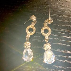 Sam moon Crystal 2” drop earrings